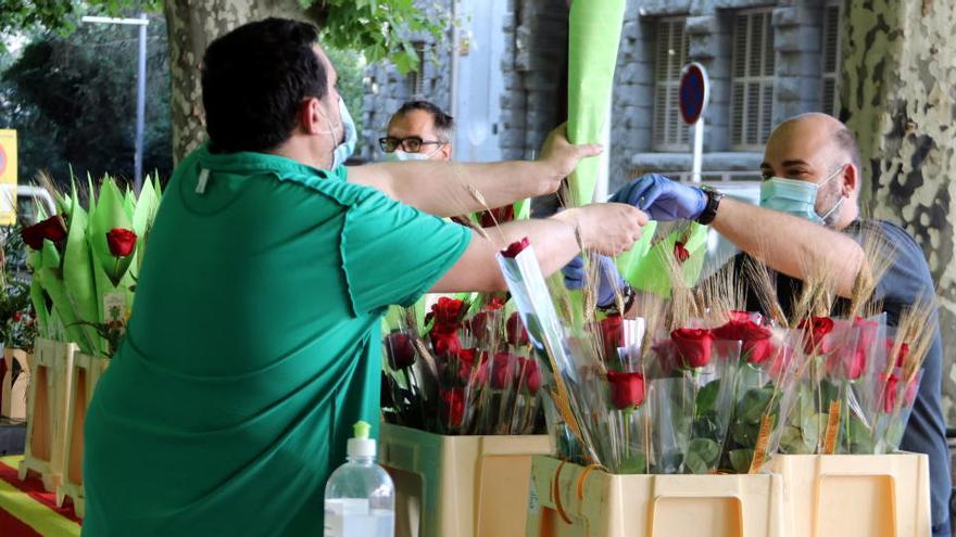 La Seu d&#039;Urgell reuneix una dotzena de parades de llibres i roses pel Sant Jordi d&#039;estiu