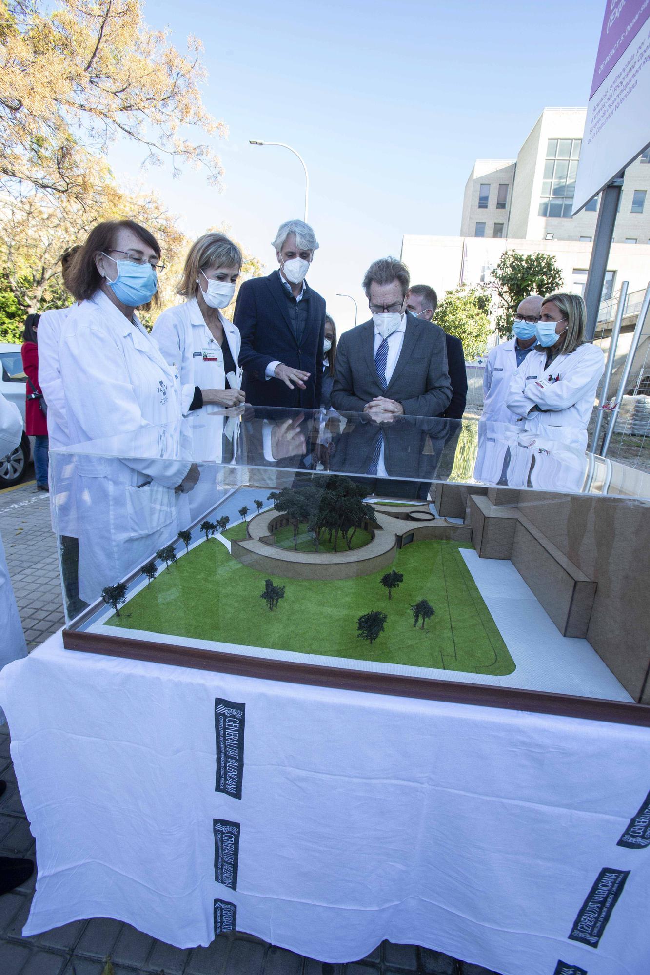 El conseller de Sanidad Miguel Mínguez visita el futuro hospital de día oncológico y la remodelación de las urgencias del hospital Sant Joan d’Alacant