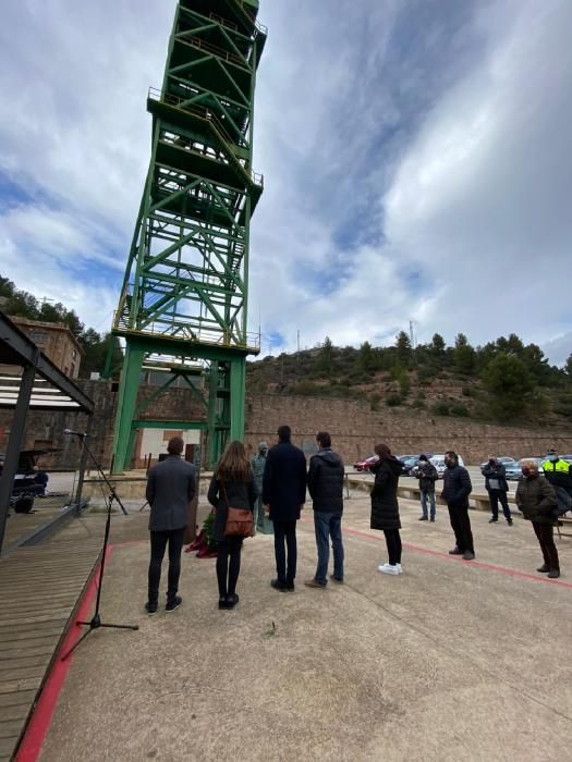 Cardona homenatja als miners