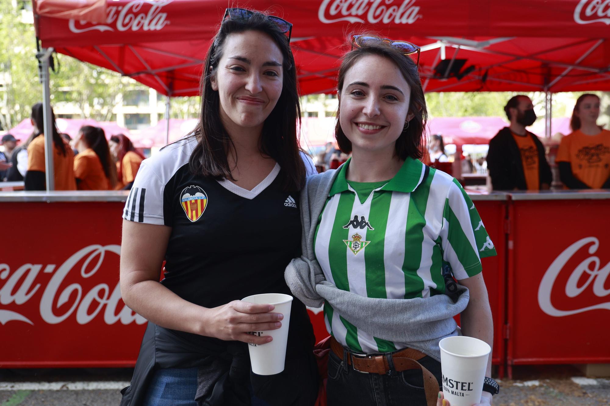 Mestalla es una fiesta en las horas previas a la final