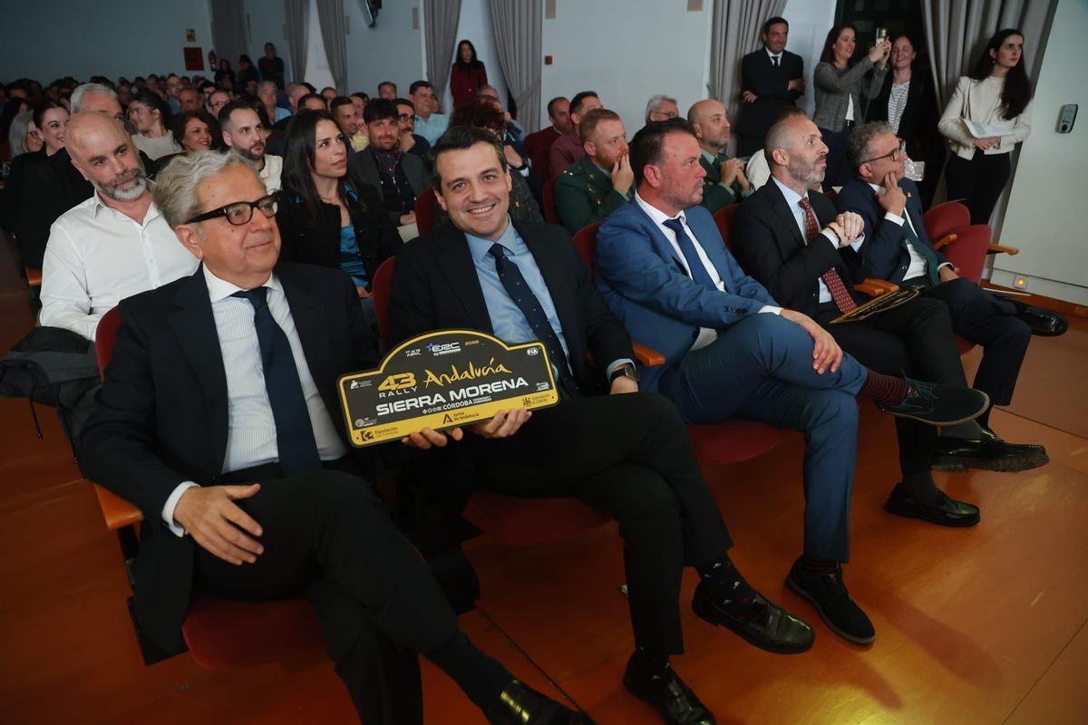 Asistentes y autoridades, durante la presentación del nuevo capítulo del Sierra Morena.
