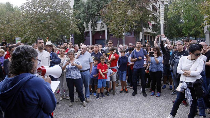 Cientos de personas se concentran en Girona