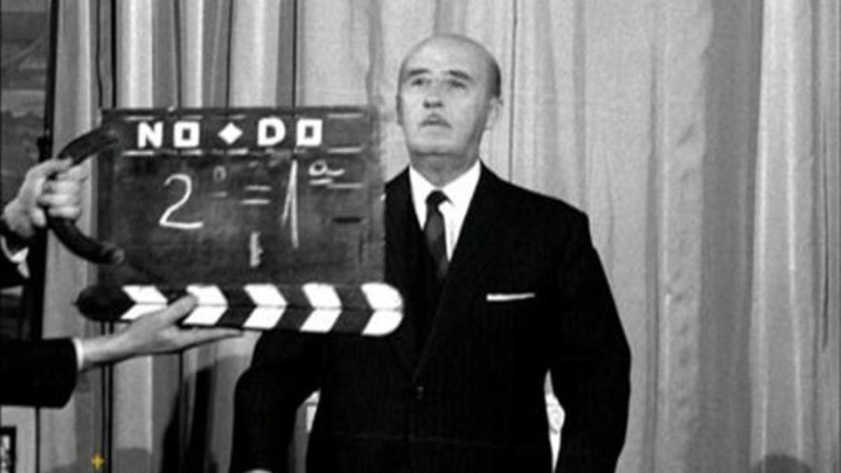 Francisco Franco, durante el rodaje de un noticiario del NO-DO.
