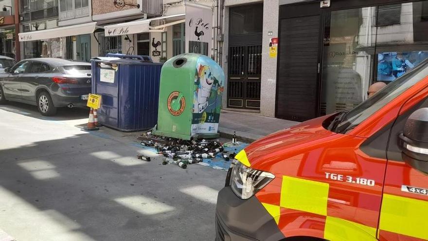 Una furgoneta choca contra un iglú de vidrio