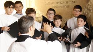 L’Escolania es defensa per cantar en castellà en el disc de Rosalía