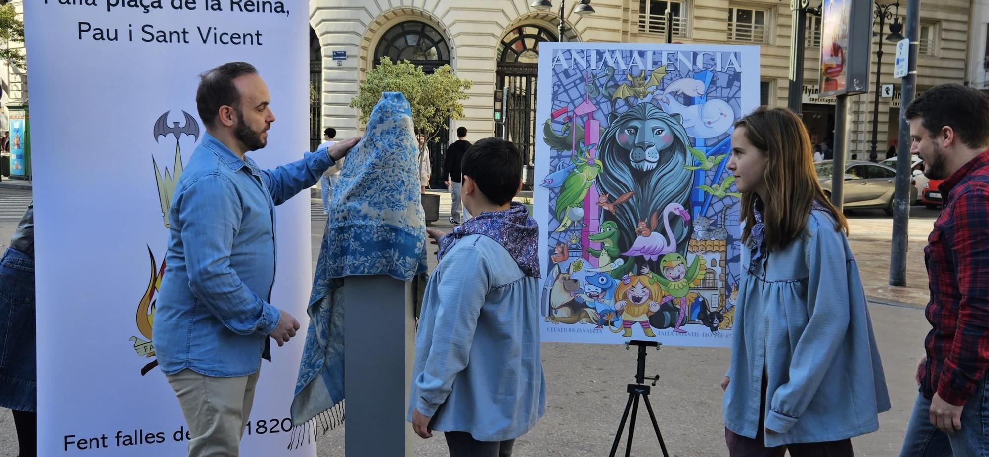 Presentación de la falla Reina-Paz infantil para la Sección Especial