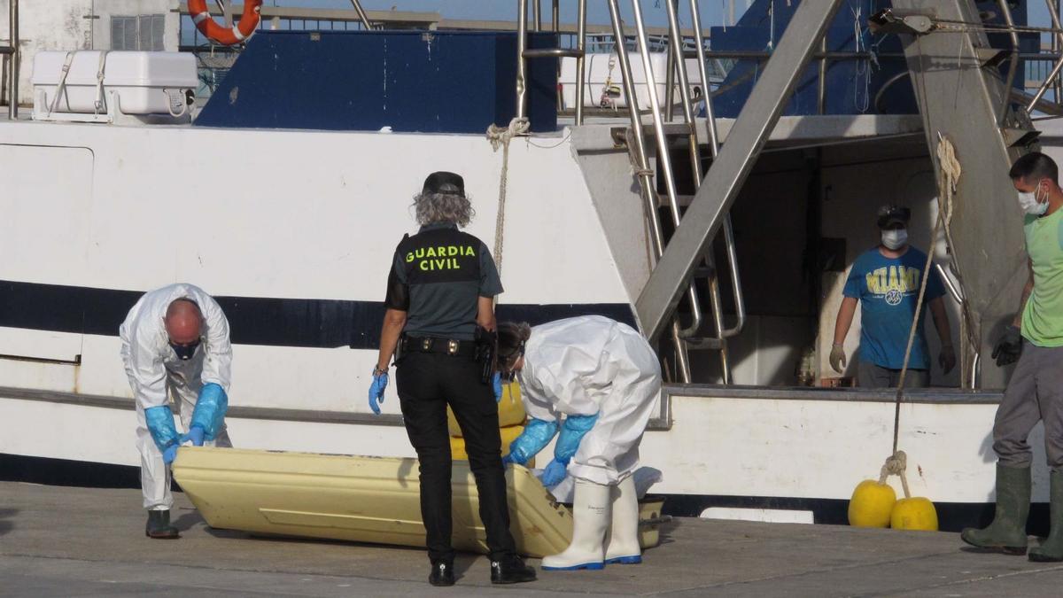 Levantamiento del cadáver hallado por los pescadores en Dénia