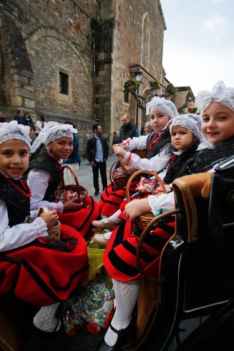 Pregón y desfile de carrozas en las fiestas del Bollo en Avilés