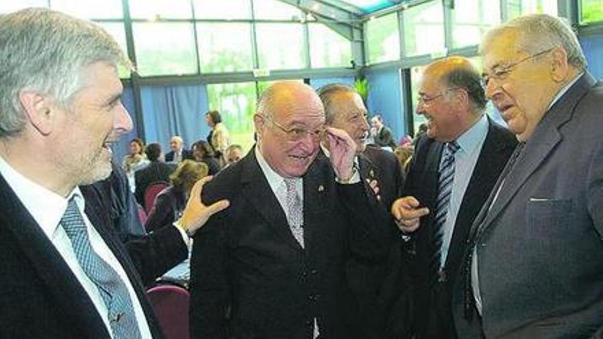 José María Santos Arconada, en 2010, con motivo de su jubilación, rodeado por los magistrados Ángel Luis Campo, José Ignacio Álvarez, José Manuel Barral y Julio García Lagares.