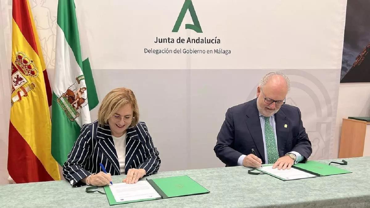 Fimar del acuerdo para un centro de urgencias en Fuengirola en 2022.