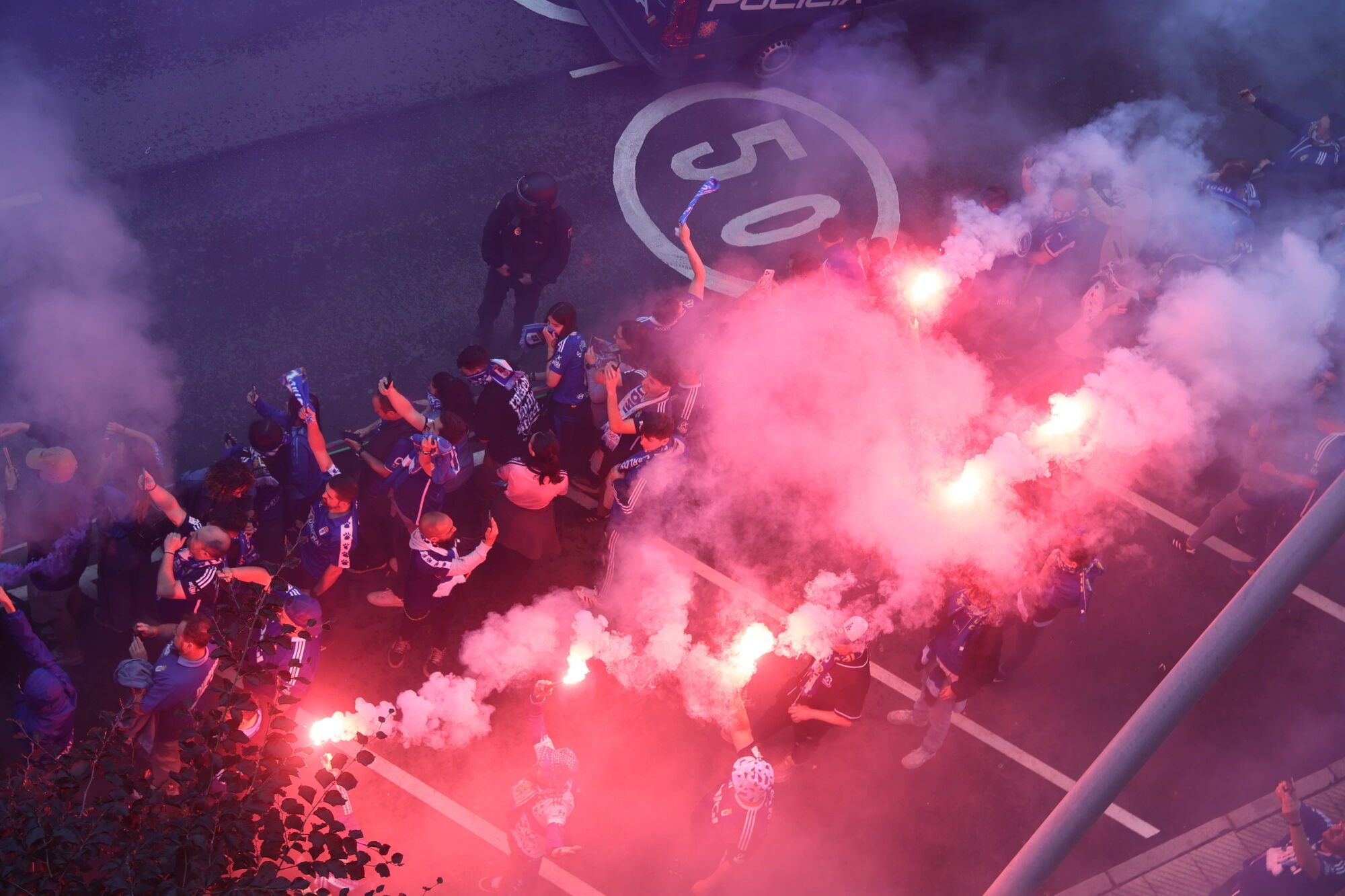 Así fue el recibimiento de la afición al Real Oviedo y toda la previa del último partido de la temporada