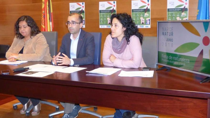 Por la izquierda, la concejala Laura Álvarez, José Víctor Rodríguez y Begoña Cueto, ayer, durante la presentación de Narcenatur.