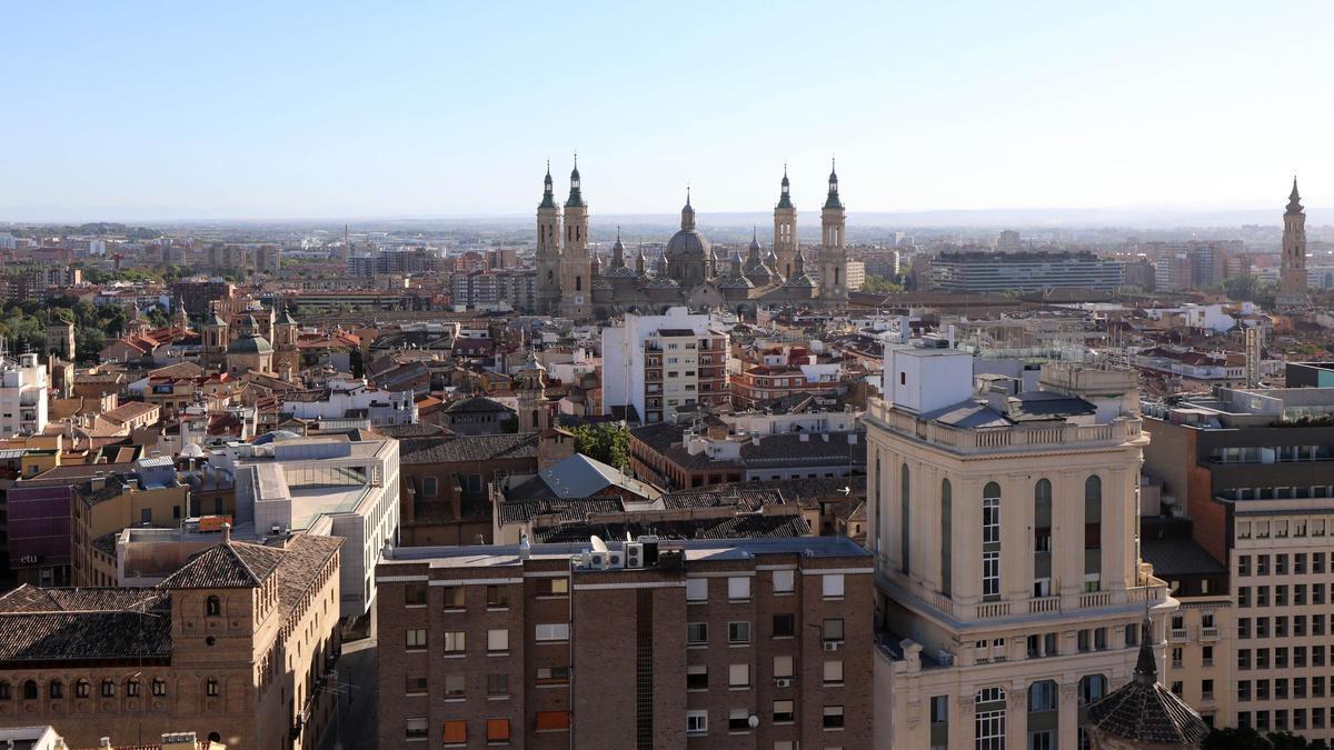 Imagen panorámica de Zaragoza, con la basílica del Pilar de fondo.