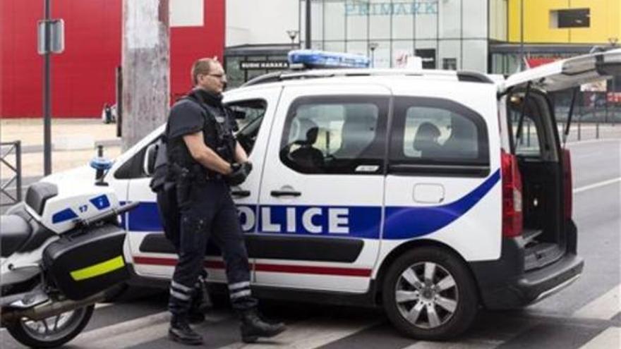 Roban un coche con un bebé en Francia