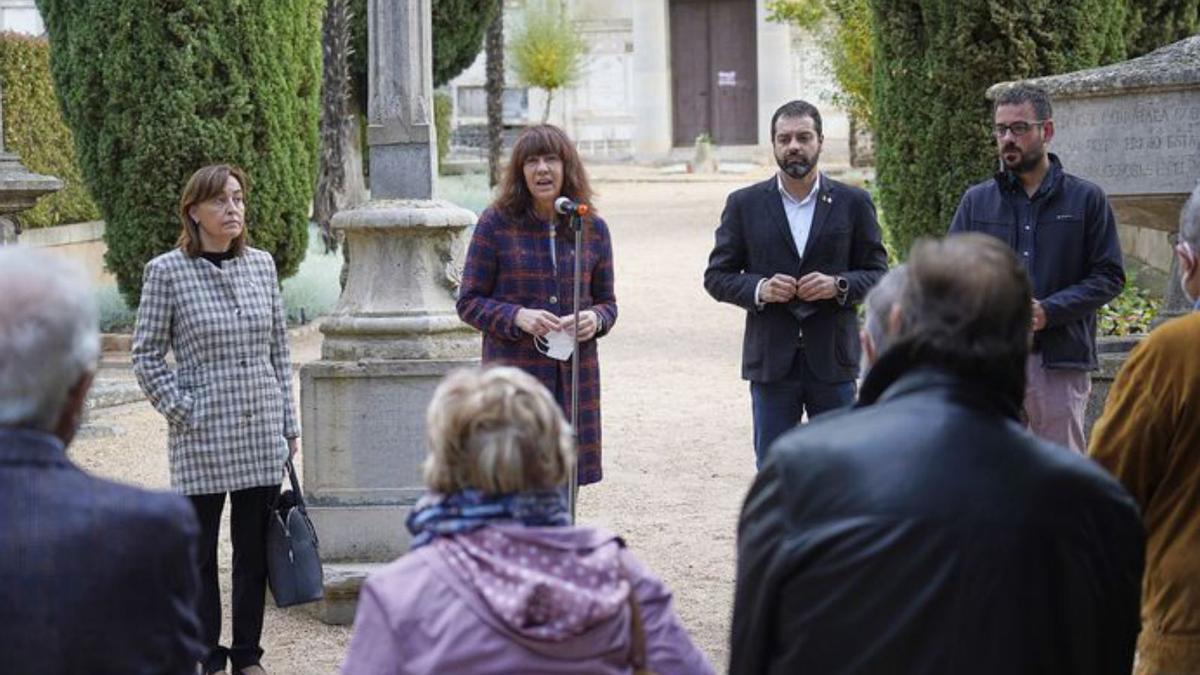 Tots Sants omple cementiris com abans de l’inici de la pandemia  | MARC MARTÍ 