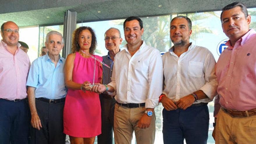 Acto de entrega del premio Populares a Proyecto Hombre, ayer en Kaleido en el Muelle Uno.