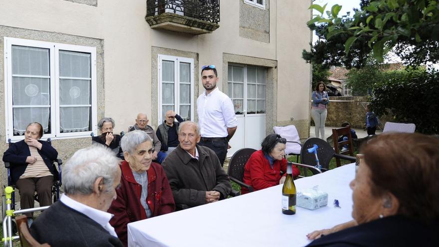 Usuarios en una residencia privada de personas mayores de Rodeiro. |  Bernabé/Javier Lalín