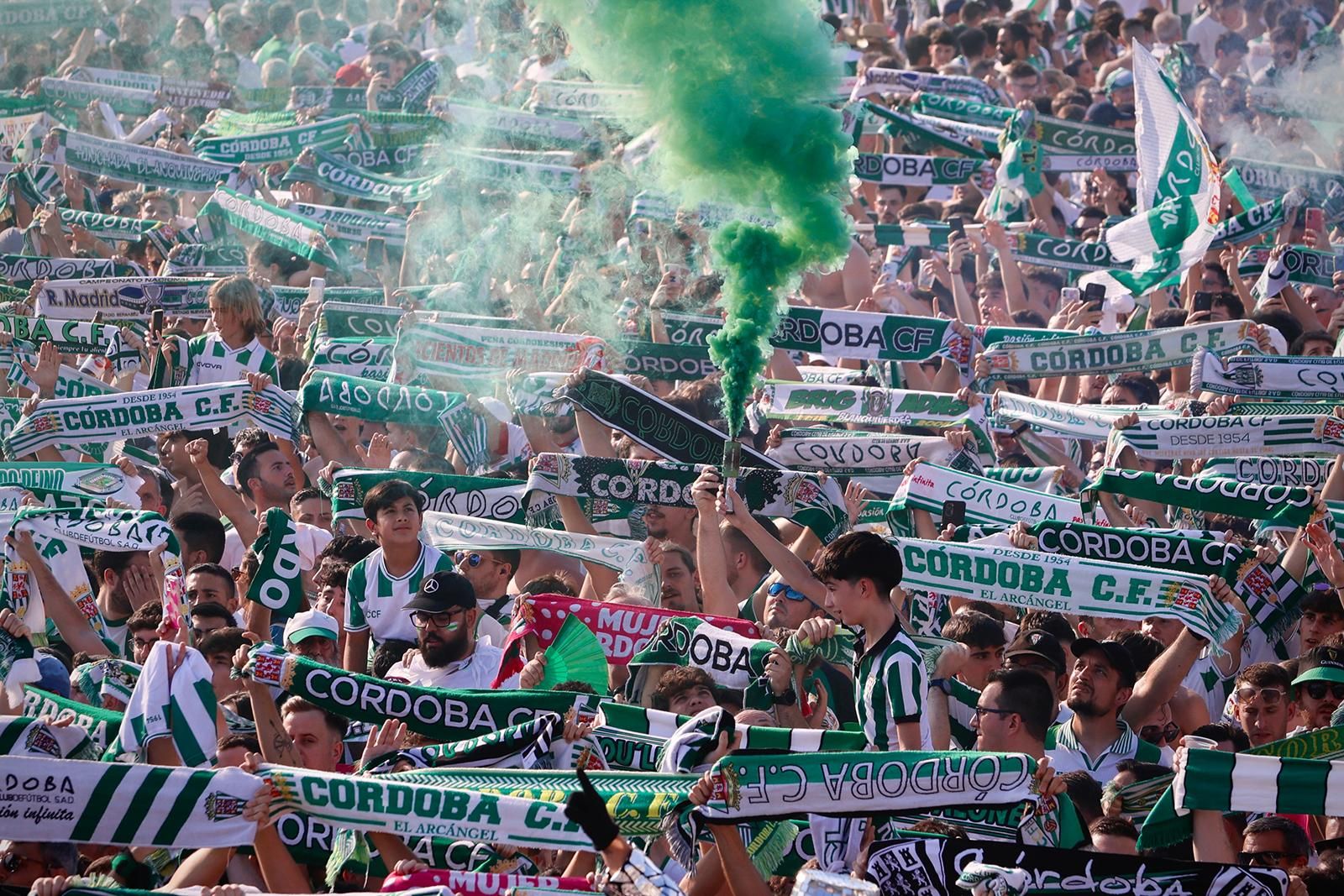 El Córdoba CF vuelve a Segunda / Las mejores imágenes de una noche para la historia