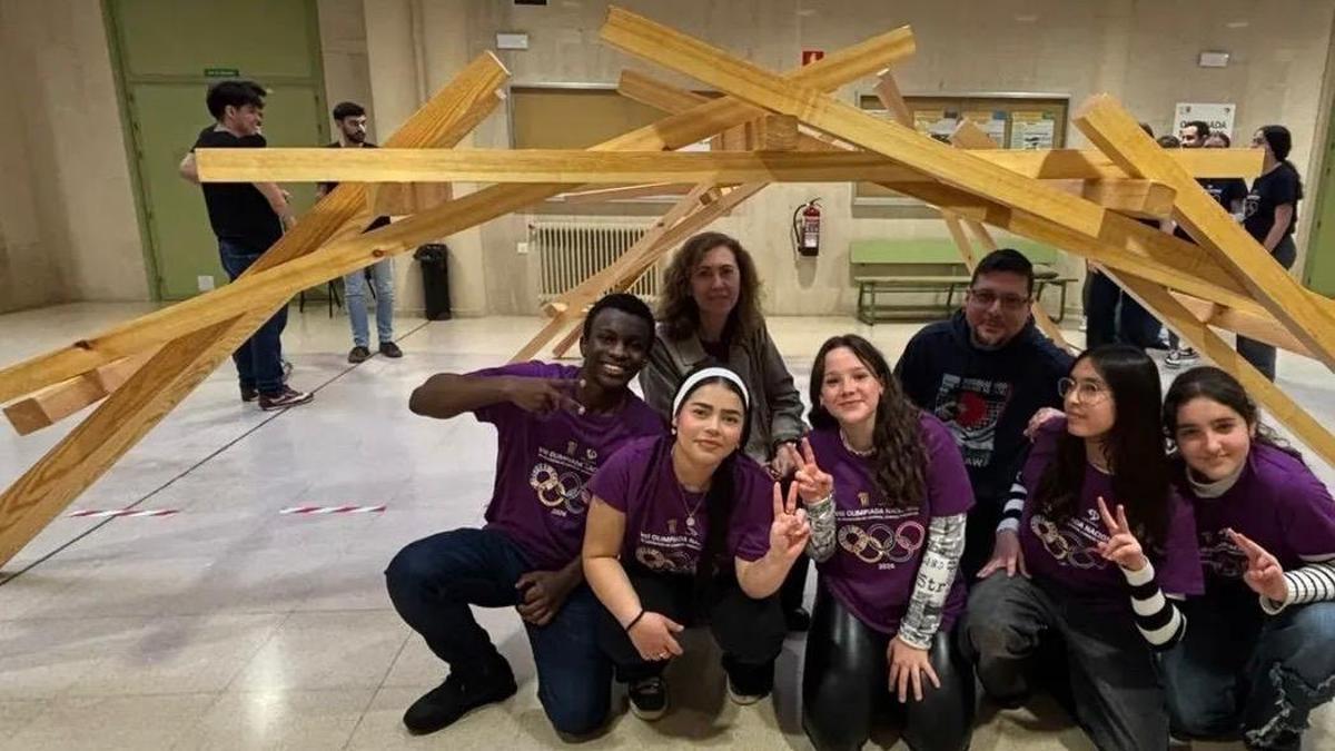 Galería | 60 estudiantes de secundaria participan en la fase local de la Olimpiada de Ingeniería de Caminos, Canales y Puertos