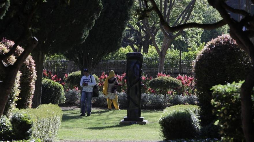 Los jardines de Marivent reciben a sus primeros visitantes sin aglomeraciones