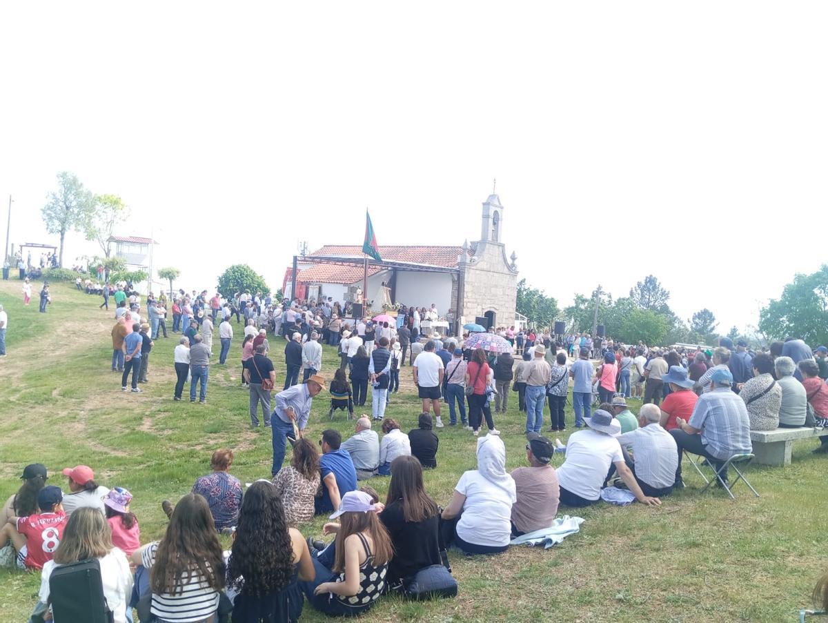 GALERÍA | La romería de la Virgen de la luz hermana a zamoranos y mirandeses