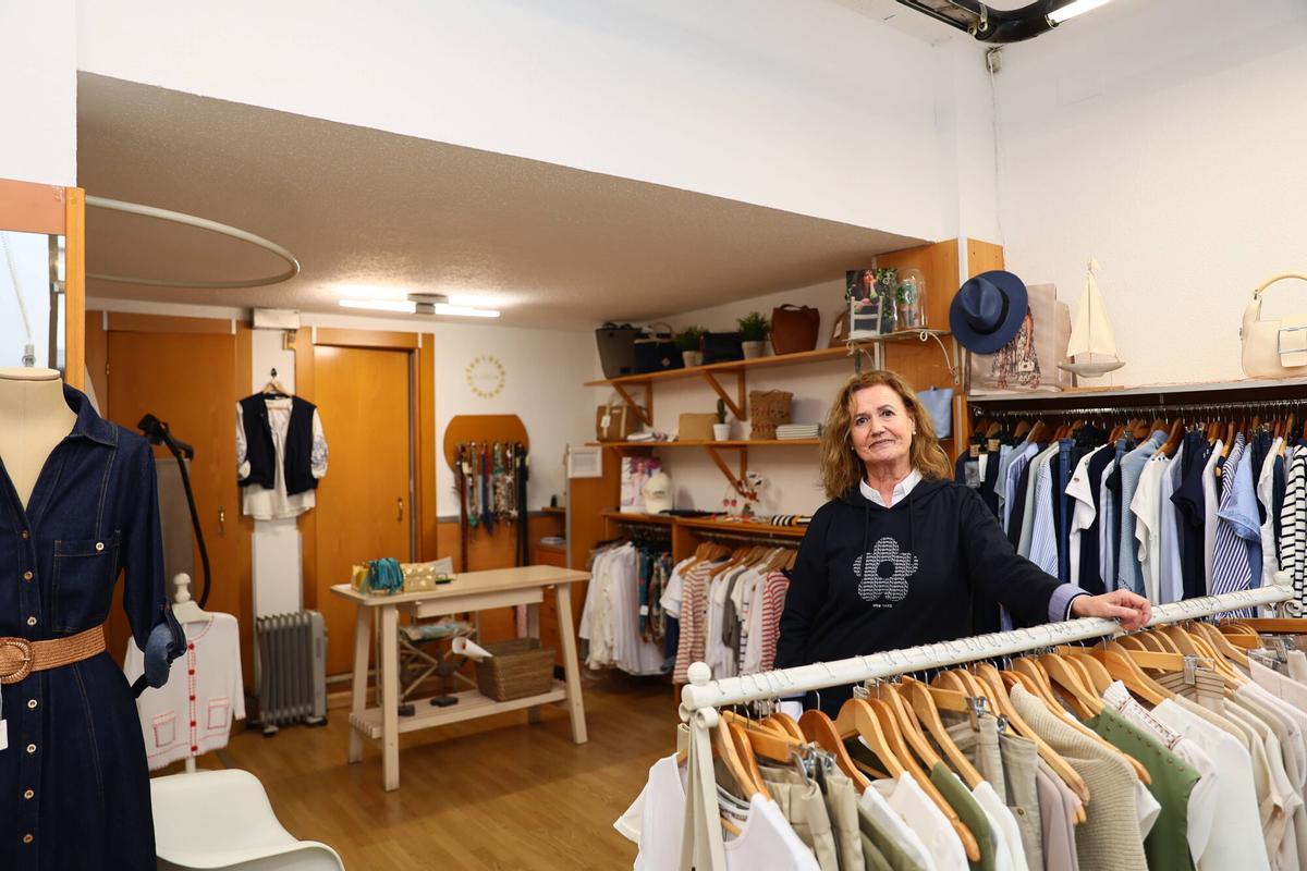Reportaje. COINCIDIR REDACTOR Y FOTÓGRAFO Sabugo cambia de centro. La plaza del Carbayo, epicentro del barrio marinero, se queda sin bares y mucho más muerta, mientras en Pedro Menéndez y La Merced florecen los comercios tras las reformas. Hablar con vecinos y comerciantes. Al menos 5 fotos.