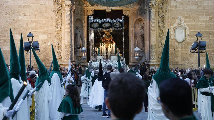 El luto del Sant Enterrament pone fin a la Semana Santa de Palma