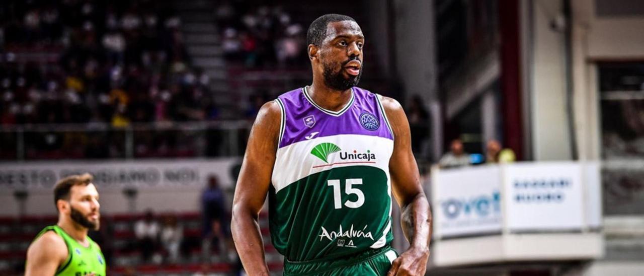 Will Thomas, en el estreno del Unicaja en la Basketball Champions League 22/23 en la pista del Dinamo Sassari. | BCL