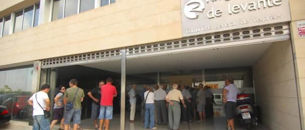 Auditores del juzgado revisan las cuentas de Riegos de Levante