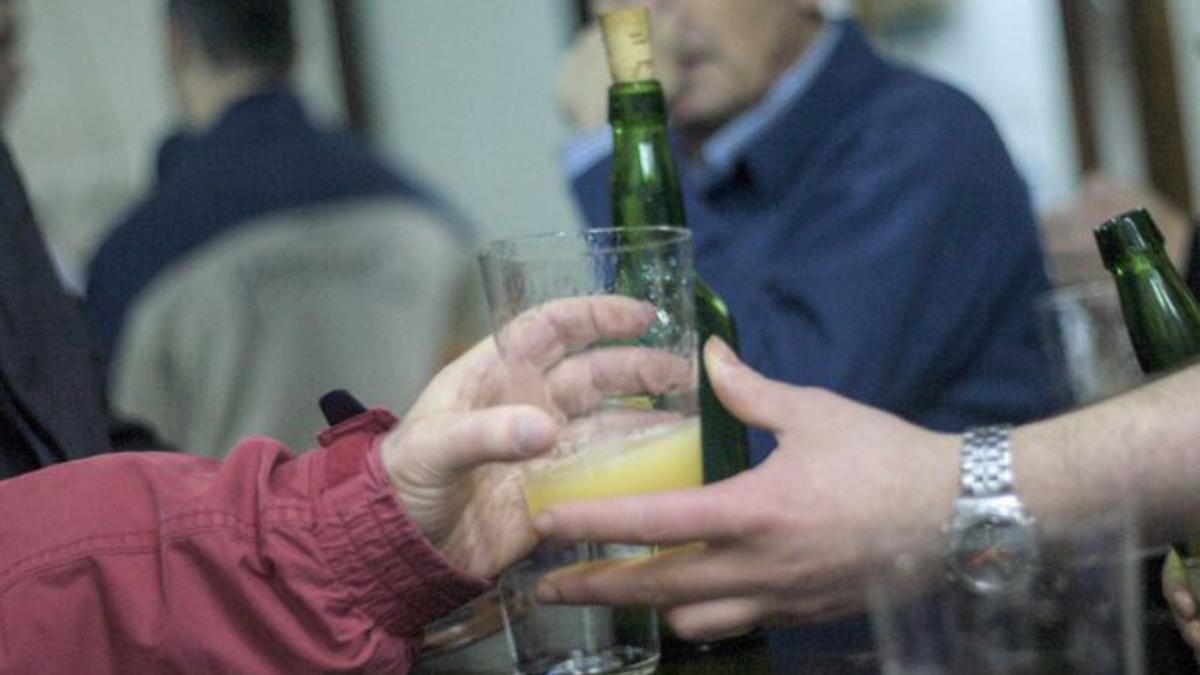 Un culín de sidra.  | MIKI LÓPEZ