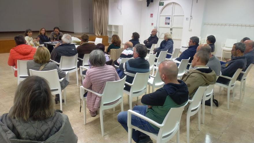 Alcúdia: Los vecinos piden a los partidos una postura unitaria contra el segundo cable de Mallorca