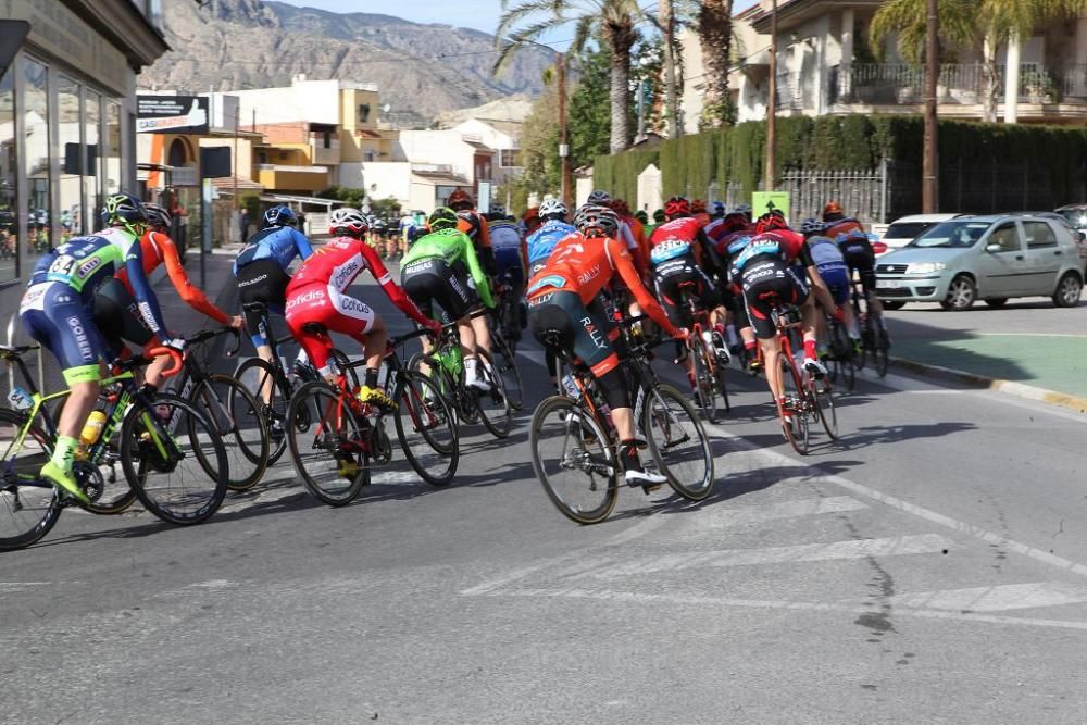 Ambiente a la salida y la llegada de la Vuelta Ciclista a Murcia