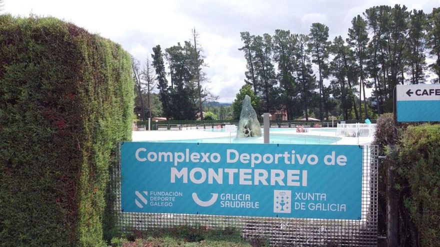 Piscinas de Monterrei que no abren este verano. | // FERNANDO CASANOVA