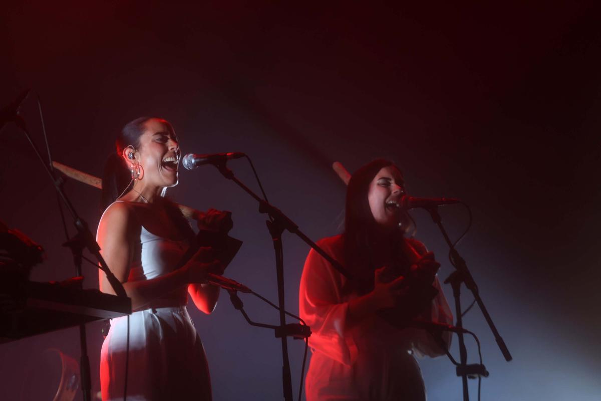 La fiesta vivida anoche en la Romería Vikinga, con actuaciones de los grupos Baiuca y The Rapants.
