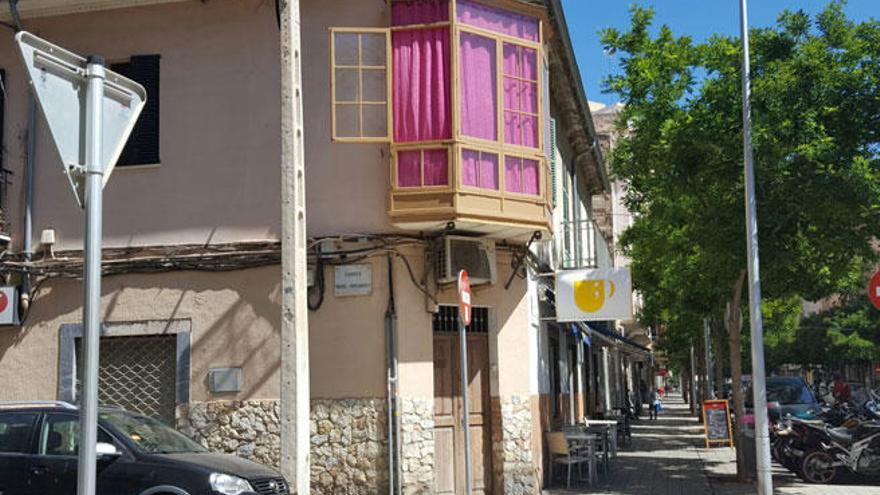 Aus diesem Fenster fiel der Zweijährige auf die Straße Joan Alcover.