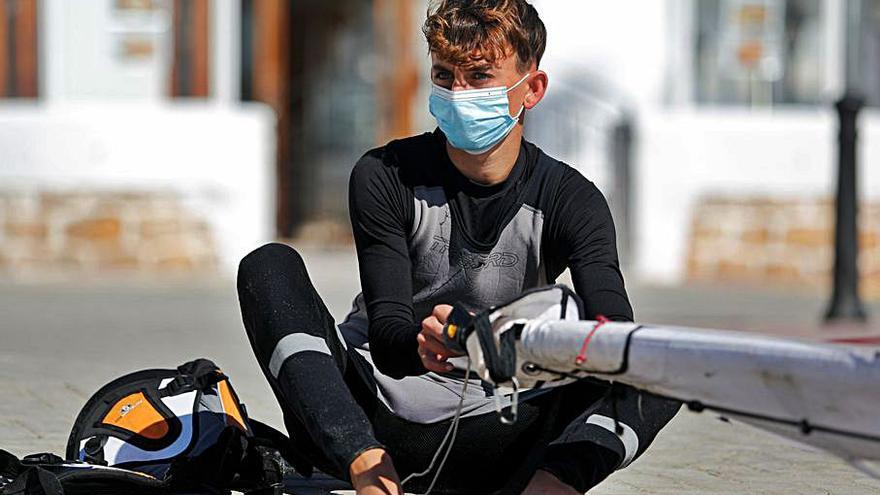 Fuera del agua, los participantes debían usar la mascarilla. 