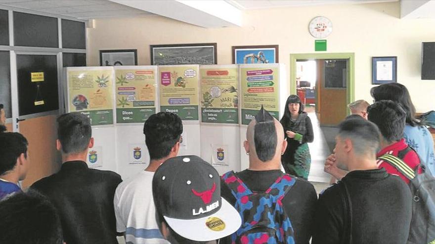 Una exposición trata de acercar la realidad del consumo del cannabis