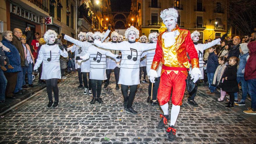 La amplia participación obliga a adelantar media hora el Carnaval de Alcoy