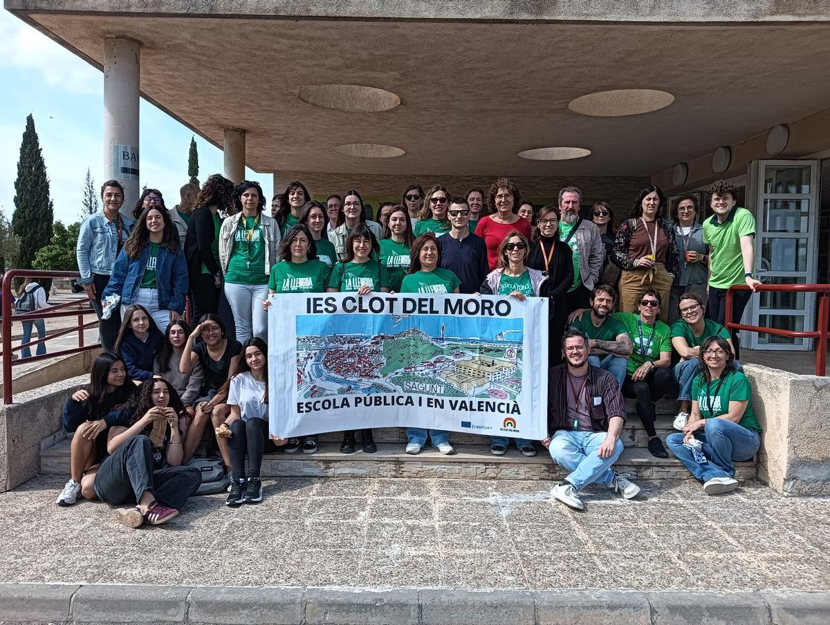 Concentraciones de profesores en centros de todo el Camp de Morvedre
