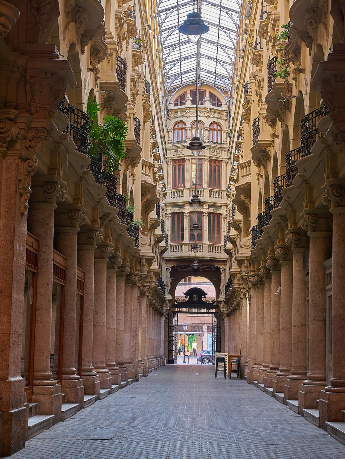 Este pasaje es algo casi único en España.