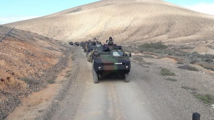 Ejercicios de adiestramiento terrestre en los campos militares de La Isleta y Pájara