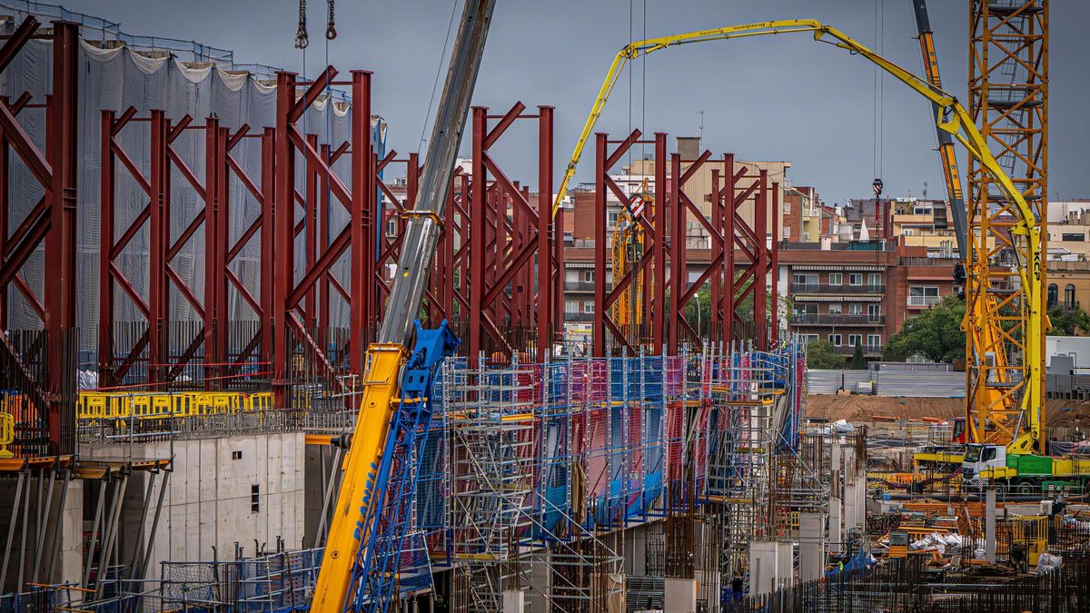 Obras de reconstrucción del Camp Nou, este pasado verano en Barcelona.