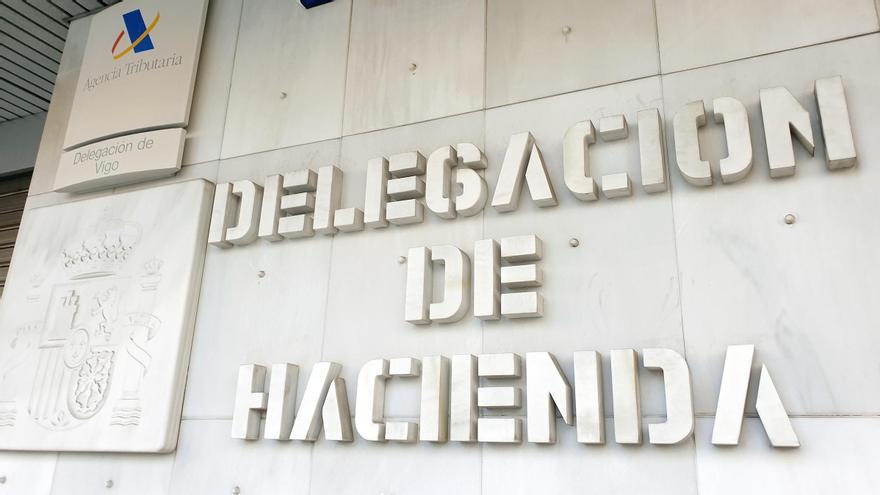 Imagen de la fachada principal de la sede de Hacienda en la calle Lalín de Vigo.
