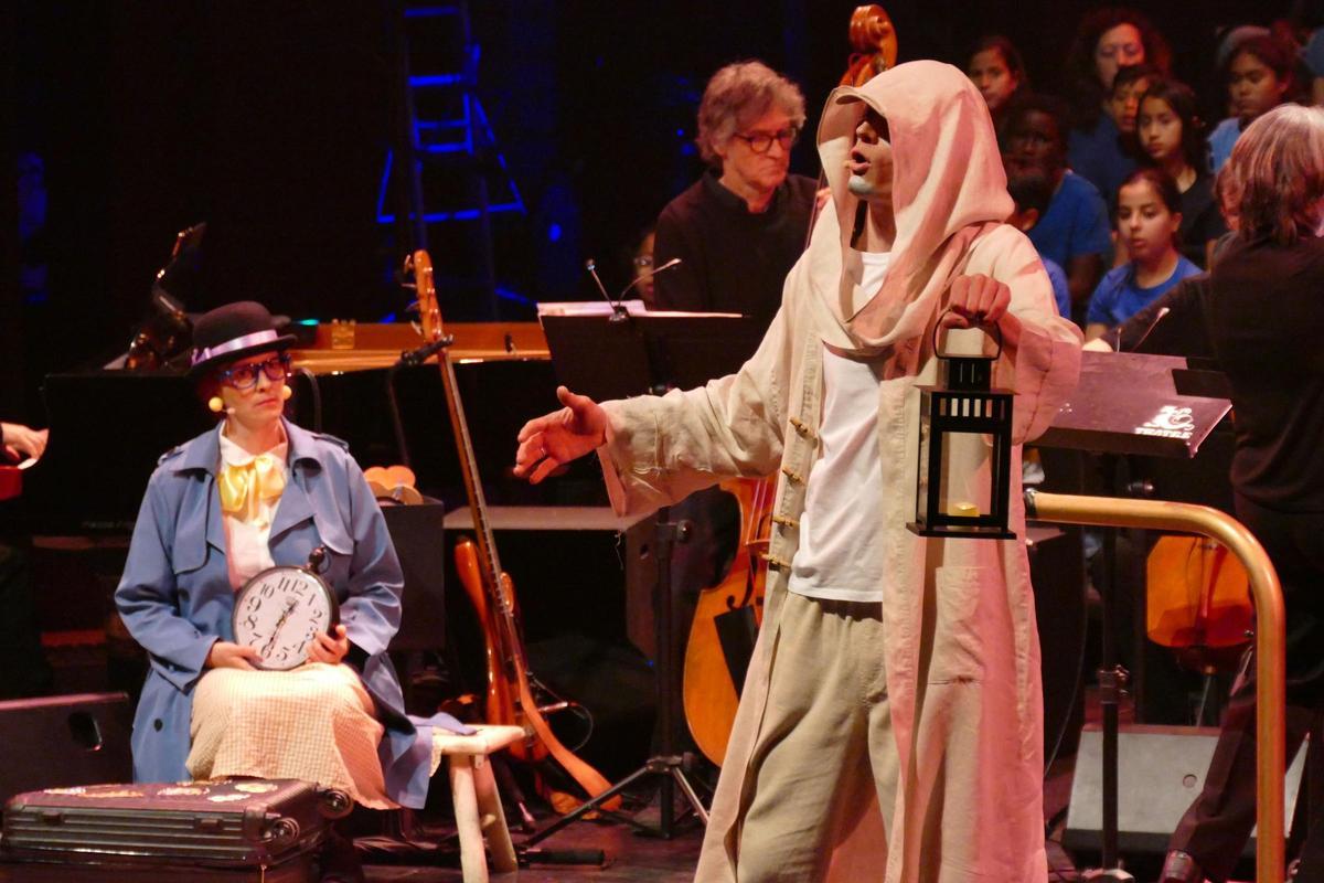 EN IMATGES | "L'últim rellotge" del Cantània arriba al Teatre El Jardí de Figueres