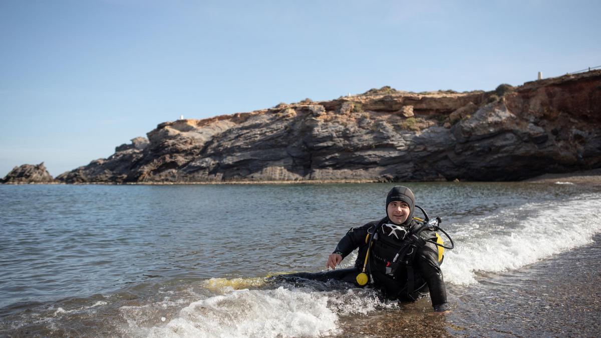 Francisco Galera, ayer, en una de las calas de Cabo de Palos.