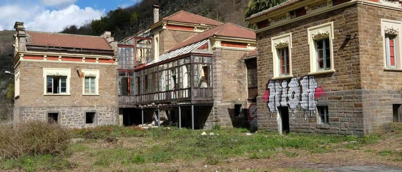 El sanatorio del poblado minero de Bustiello, en Mieres.