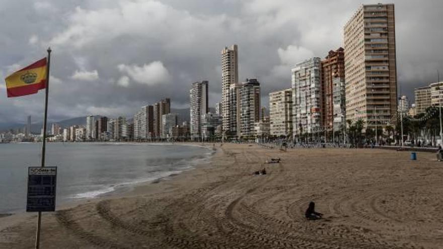 Día desapacible y playas vacías en una ciudad que está al 85% de ocupación