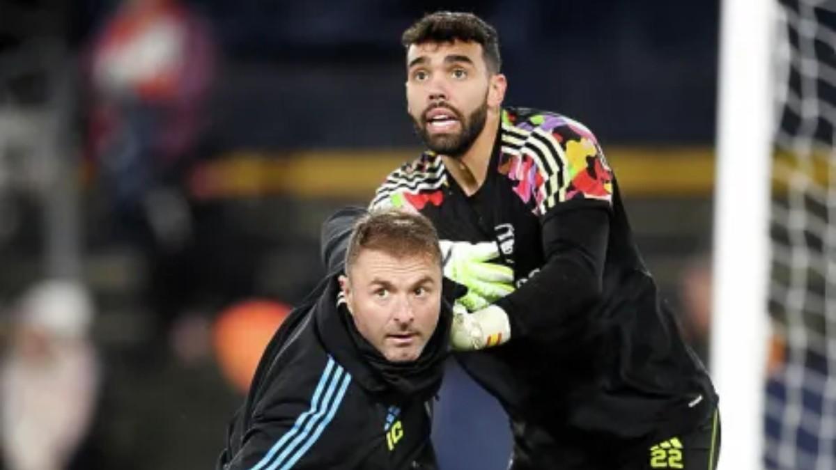 David Raya, entrenando con Iñaki Peña