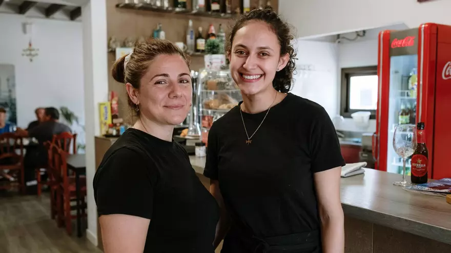 VÍDEO | Café Casa Blanca: «Vine por convicción: soy del barrio y quería un bar normal»