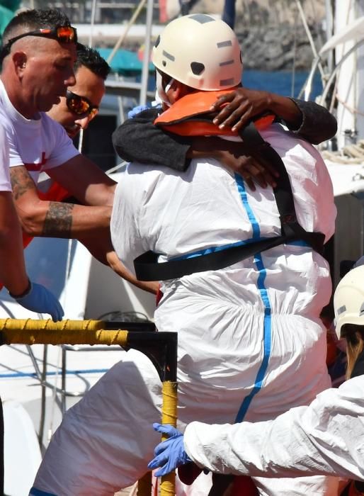 28/02/20 ARGUINEGUIN. MOGÁN. Llegada de migrantes al puerto de Arguineguin después de ser rescatados por un velero. Fotógrafa: YAIZA SOCORRO.  | 28/02/2020 | Fotógrafo: Yaiza Socorro